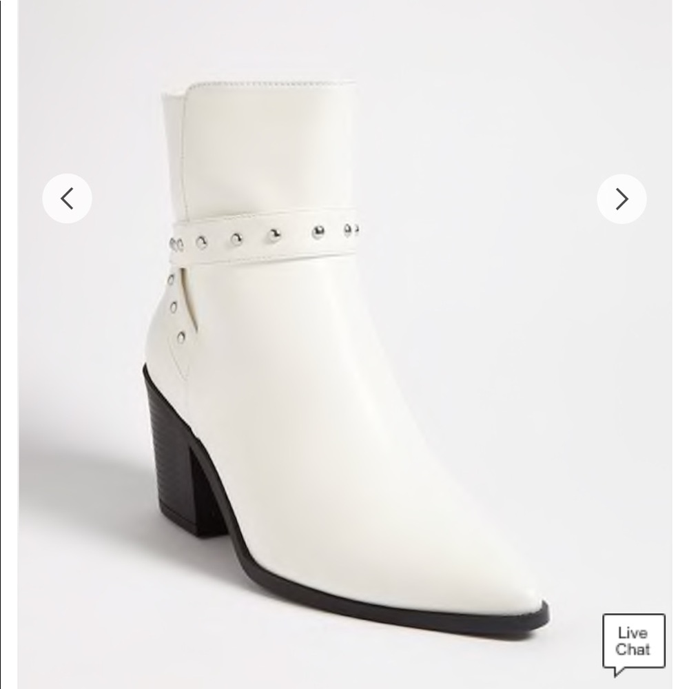 Pointed toe ankle boots